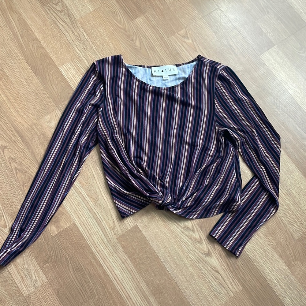 Hiatus Purple Tie Front Top Size Medium